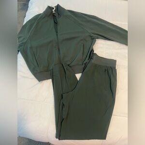Lululemon 2 piece set sz 8